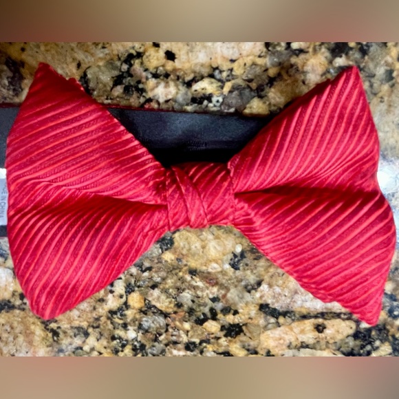 Calvin Klein Red Adjustable Bow Tie Prom Wedding Valentine’s Day GUC - Picture 2 of 6